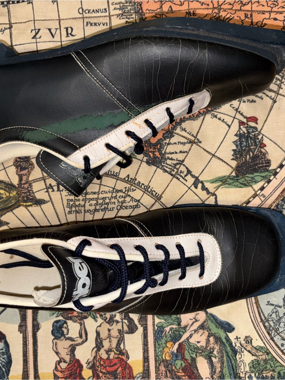 Men's Black and White Leather Lace-Up Shoes